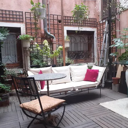 Honeymoon Suite On Grand Canal-2